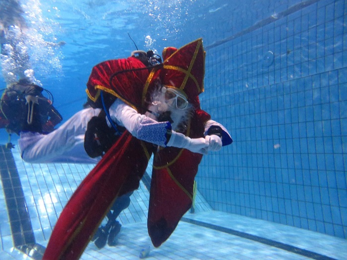 Zwembadtraining (vrijdag)  Onderwater Sint en Piet